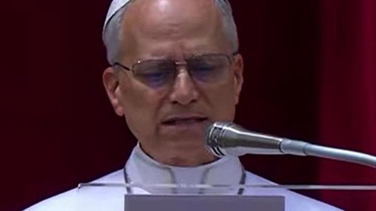 Papa Leone XIV sorprende i fedeli e canta la preghiera del Regina Coeli