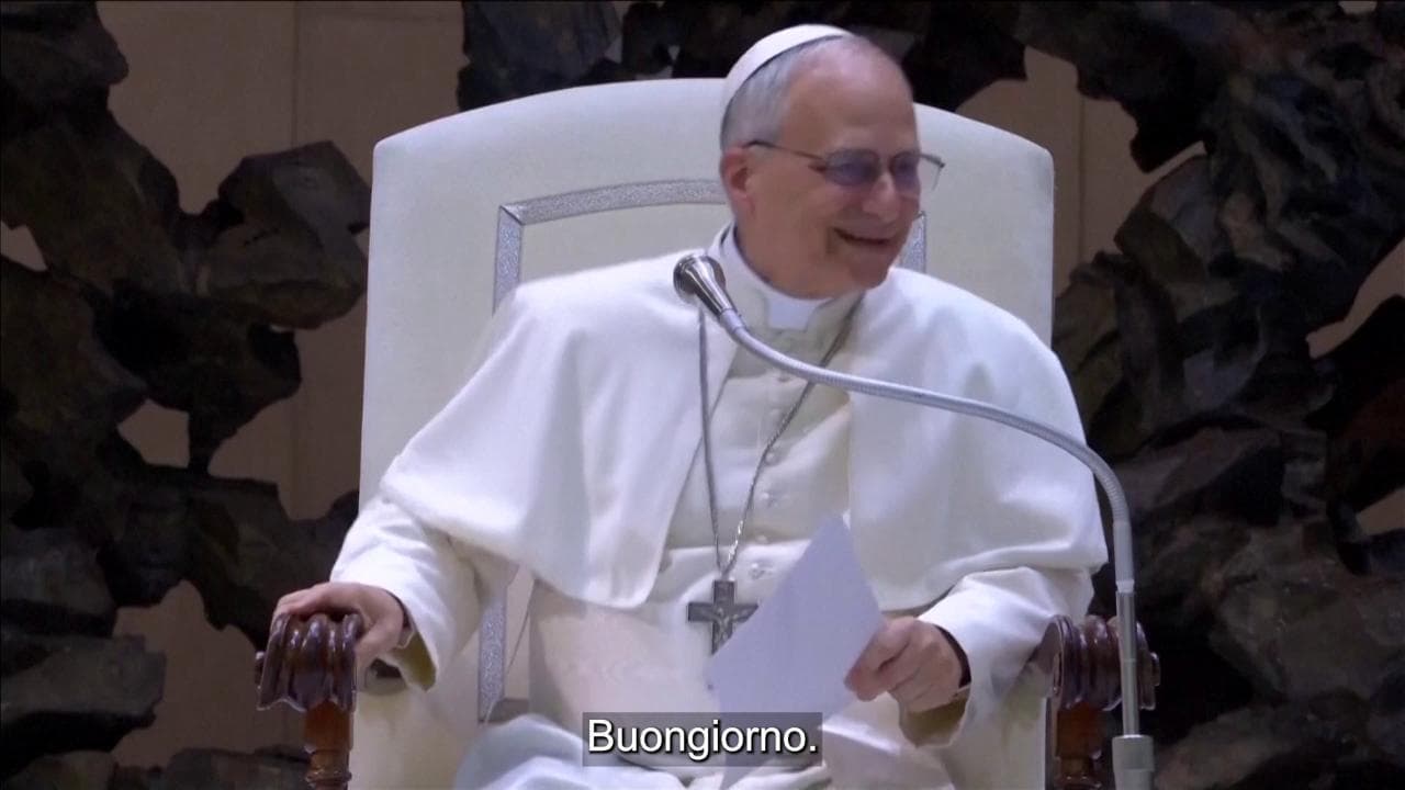 Papa Leone scherza con i giornalisti: "Se sarete ancora svegli alla fine del discorso..."