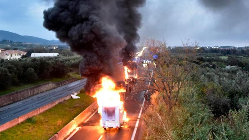 L’assalto al furgone portavalori sull’Aurelia, a San Vincenzo (Livorno), il 28 marzo scorso (Paolo Barlettani)