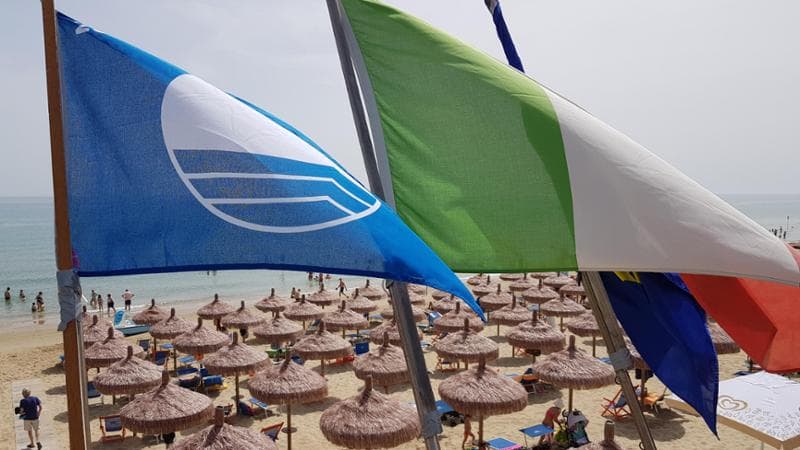 Bandiere Blu 2025, gli Oscar delle spiagge: Liguria e Puglia regine, Calabria sorpassa Campania