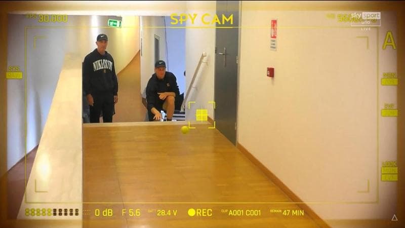 Sinner gioca a bocce con Cahill