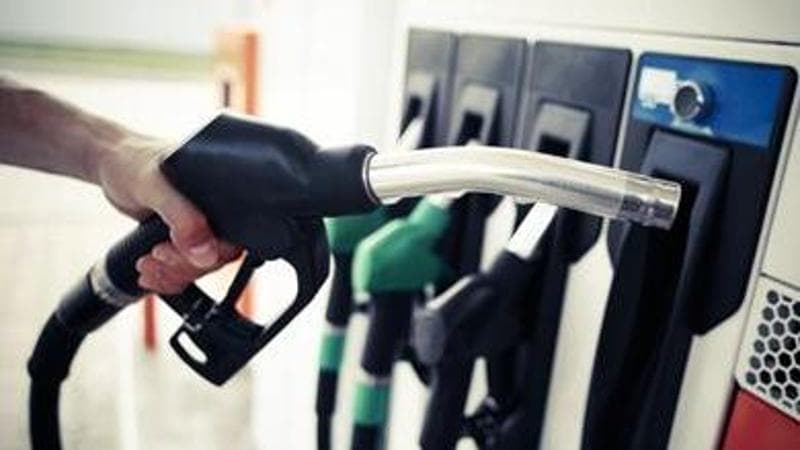Benzina e diesel, benefici al distributore. Ecco cosa aspettarsi dal prezzo del petrolio