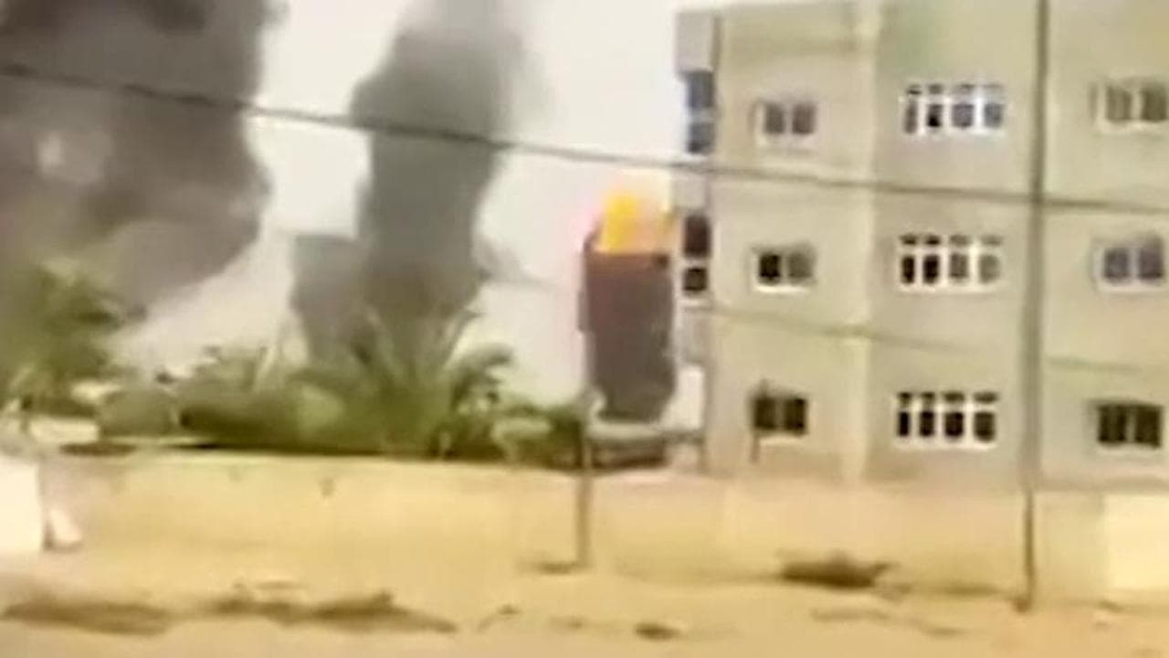 Gaza, missili sull'ospedale europeo di Khan Younis: il momento dell'esplosione