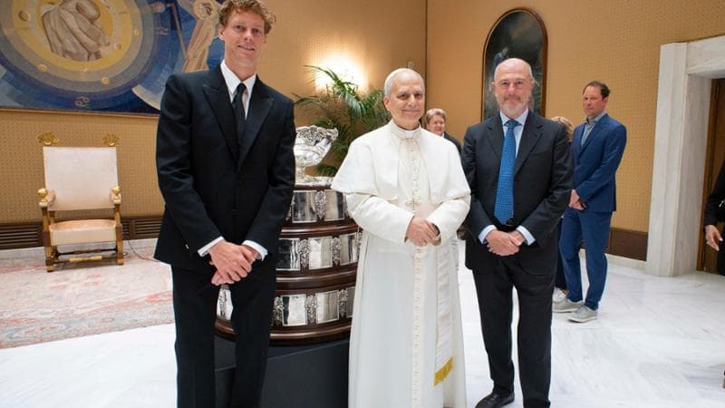 Sinner e Binaghi posano con il Papa