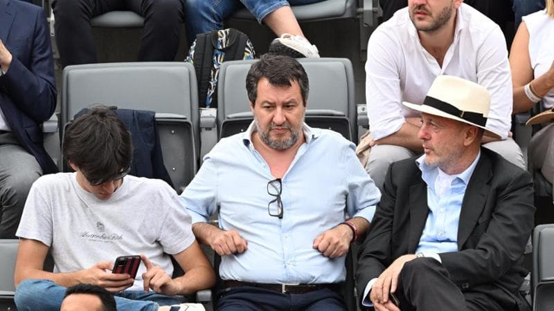 Matteo Salvini, ministro delle Infrastrutture e dei Trasporti, siede tra il pubblico degli Internazionali