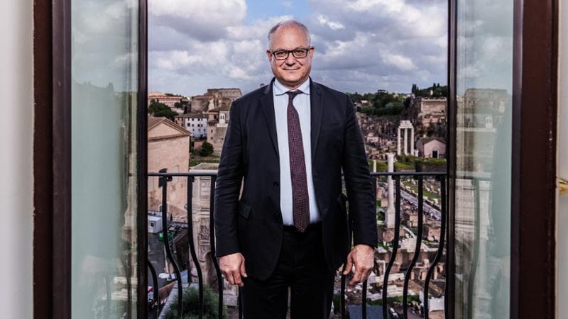 il sindaco di Roma, Roberto Gualtieri, 58 anni, ex ministro dell’Economia e docente di Storia contemporanea, nel suo ufficio al Campidoglio. Luigi Narici