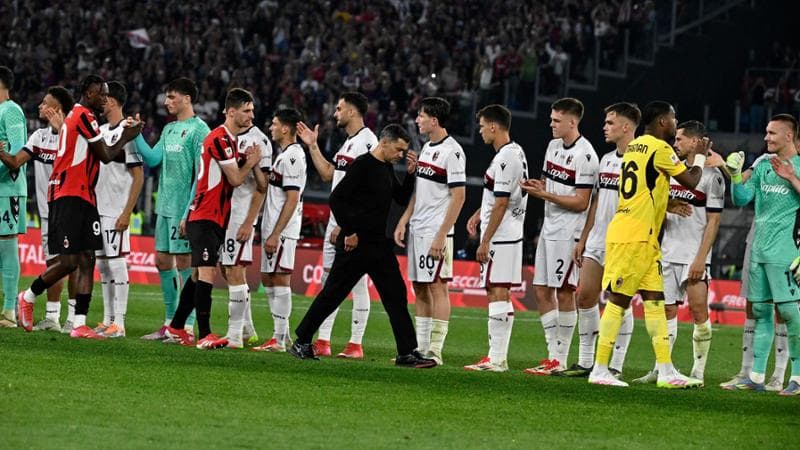La mesta sfilata di Conceiçao davanti ai calciatori del Bologna