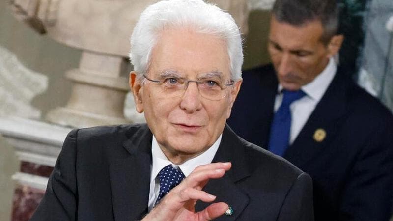 Mattarella incontra i nuovi alfieri della Repubblica: “Non rassegnarsi a supremazia cattive notizie”
