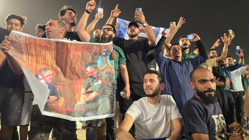 Libia, notte di proteste a Tripoli: assedio al premier Dbeibah. Italiani verso l’evacuazione