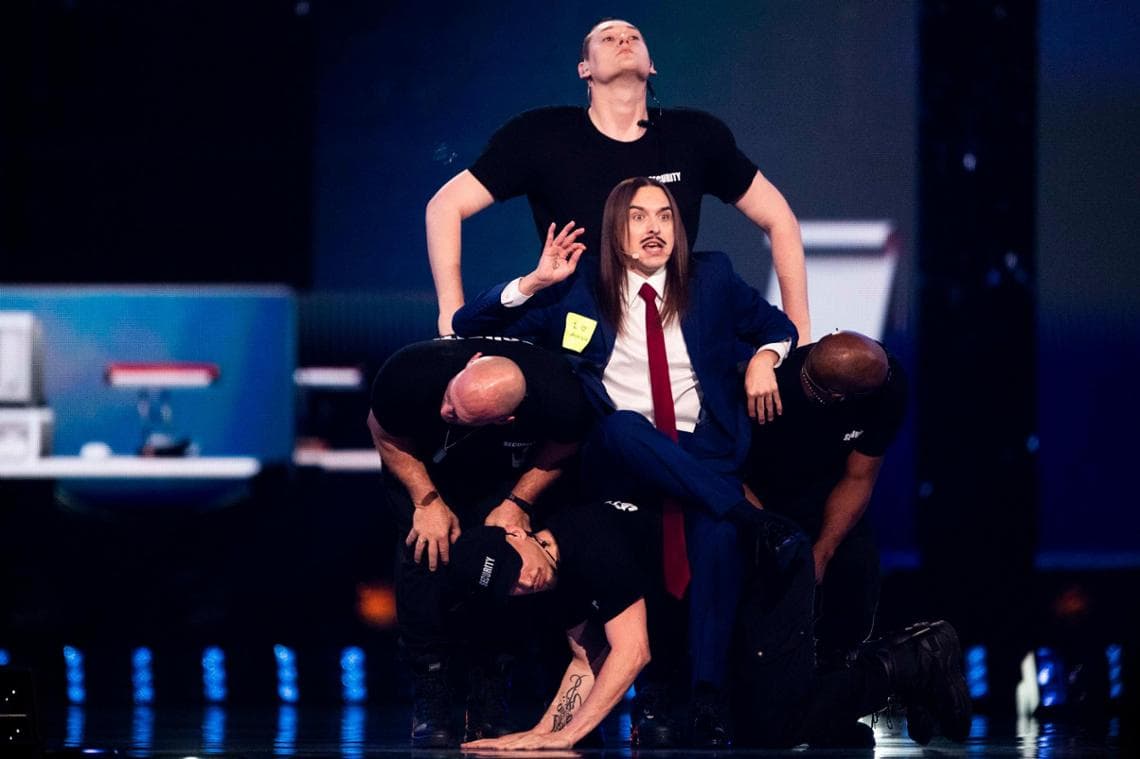 L'esibizione di Tommy Cash alla prima semifinale dell'Eurovision