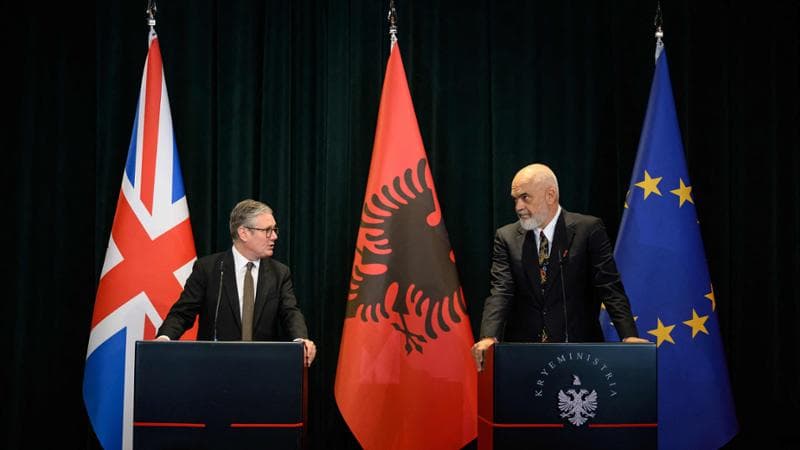 Londra, svolta sui migranti. Ma l’Albania respinge Starmer