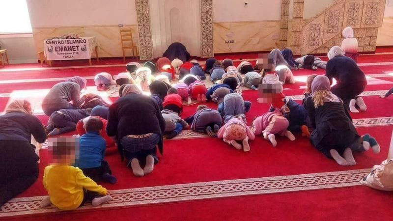 La visita degli alunni della scuola dell’infanzia Santa Maria delle Vittorie di Susegana (Treviso) in una moschea ha scatenato molte polemiche