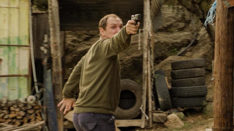 Alexis Manenti è Joseph, il pastore che combatte contro la cementificazione nel film Il Mohicano di Frédéric Farrucci