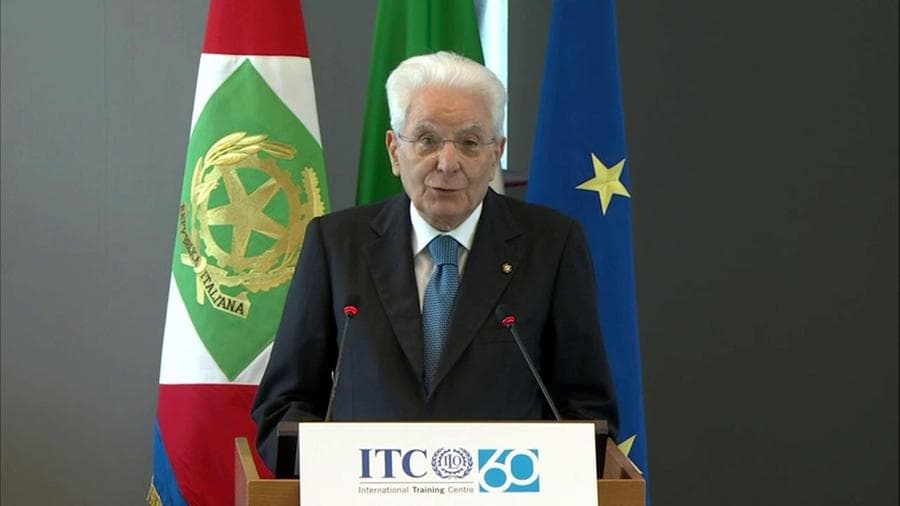 Lavoro, Mattarella: "Non ci può essere pace duratura senza salari equi"