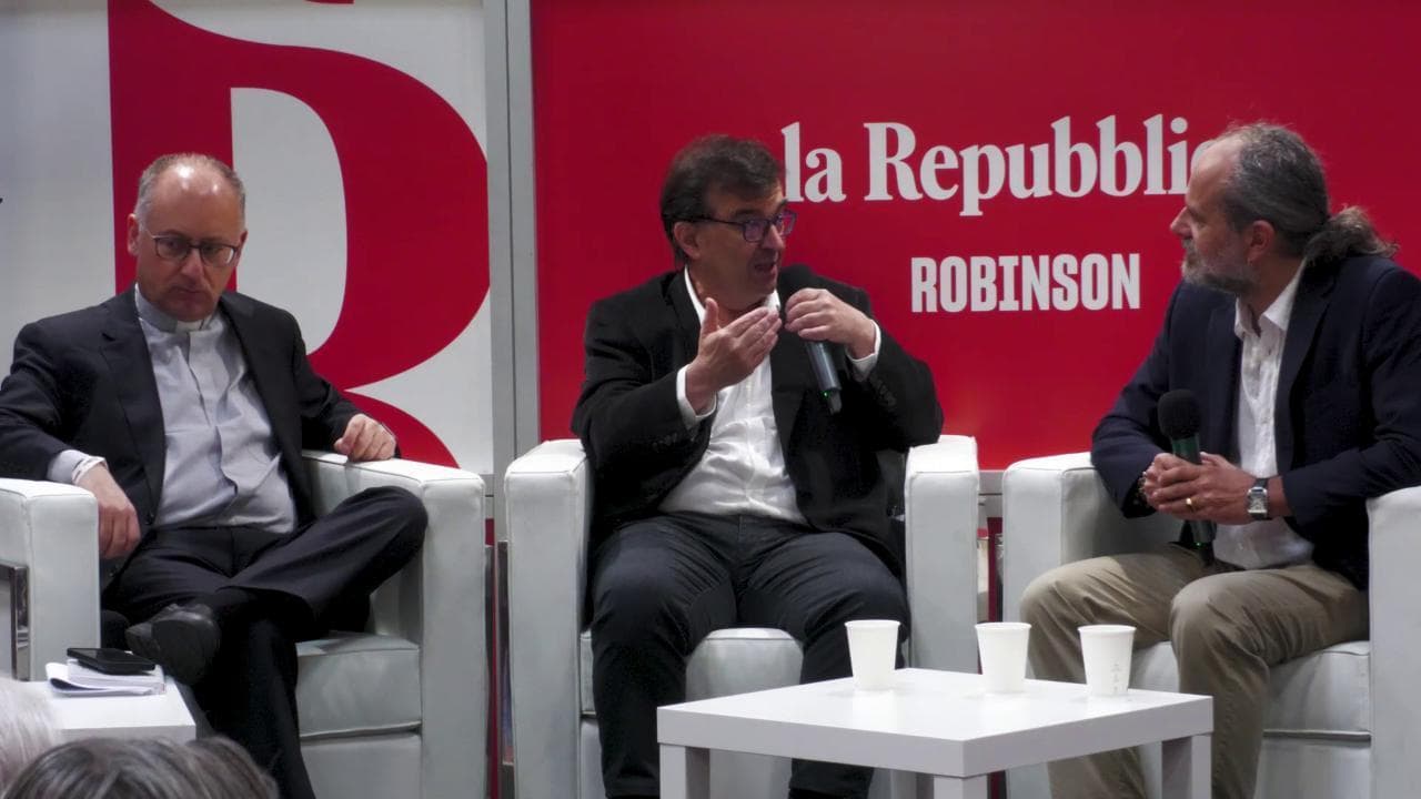 Salone del Libro, Cercas: "Francesco aveva tanti nemici, il Vaticano più esotico della Mongolia"