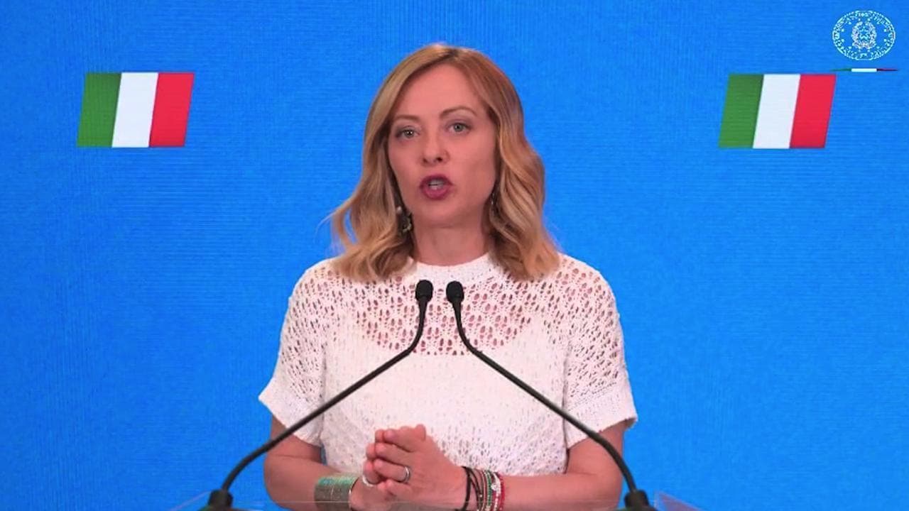 Meloni: "Nel turismo per la prima volta l'Italia supera la Francia"