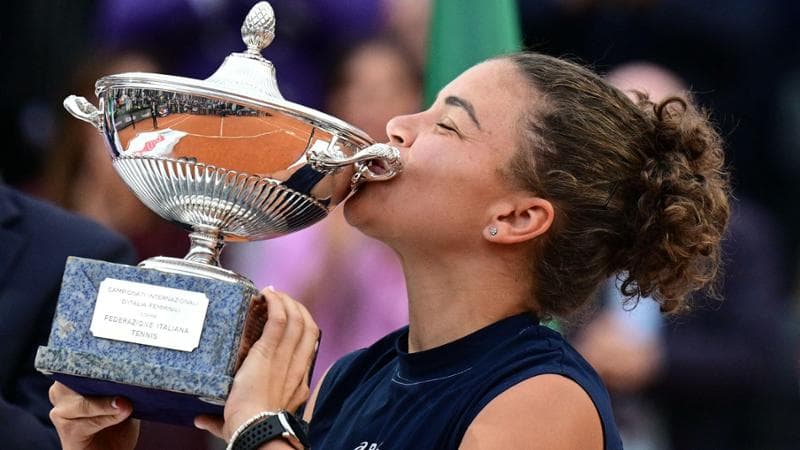 Sara Errani con il trofeo degli Internazionali