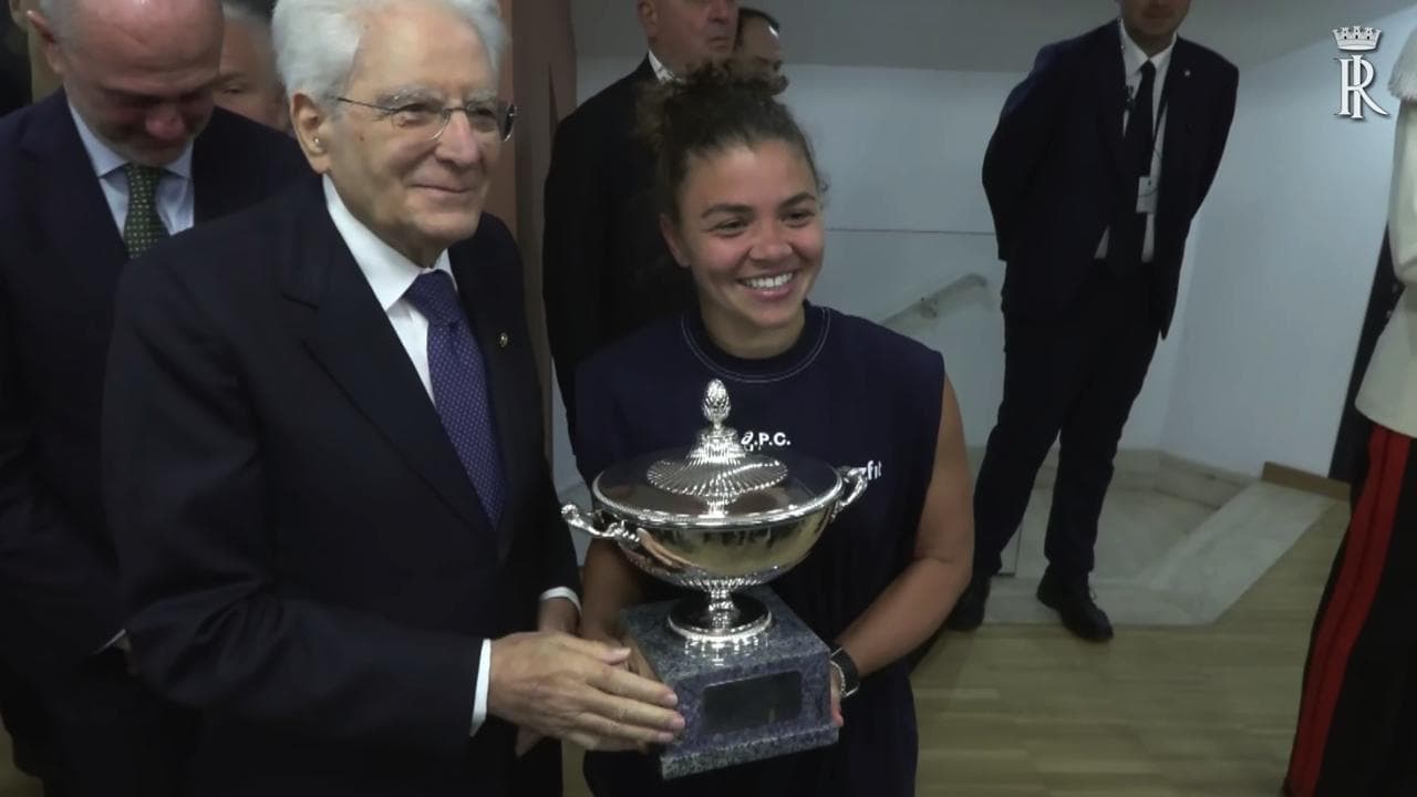 Internazionali tennis: l'incontro tra Mattarella e Jasmine Paolini: "A lei la coppa"