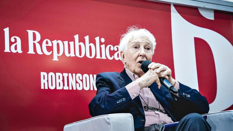 Corrado Augias all'Arena Repubblica Robinson al salone di Torino
