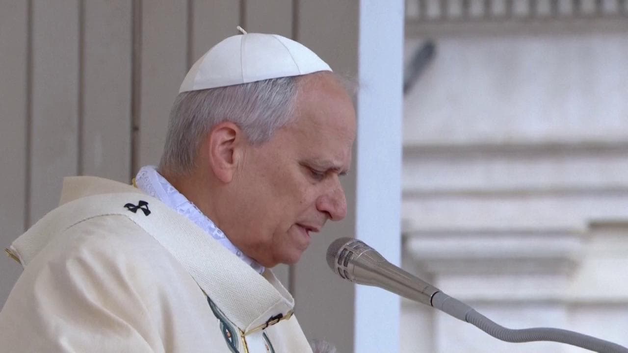 Leone XIV: "Sono stato scelto senza alcun merito, con timore e tremore. Vengo a voi come fratello"