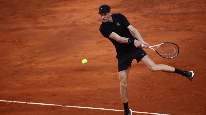 Alcaraz vince gli Internazionali: Sinner battuto 7-6, 6-1. Jannik: “Sono stati 3 mesi duri”