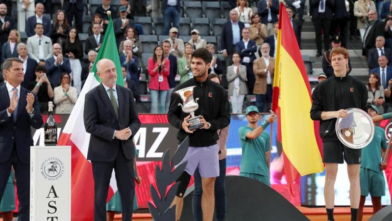 Alcaraz e Sinner sul palco delle premiazioni