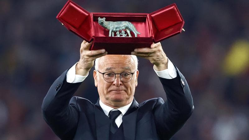 Claudio Ranieri, premiato per le 500 panchine