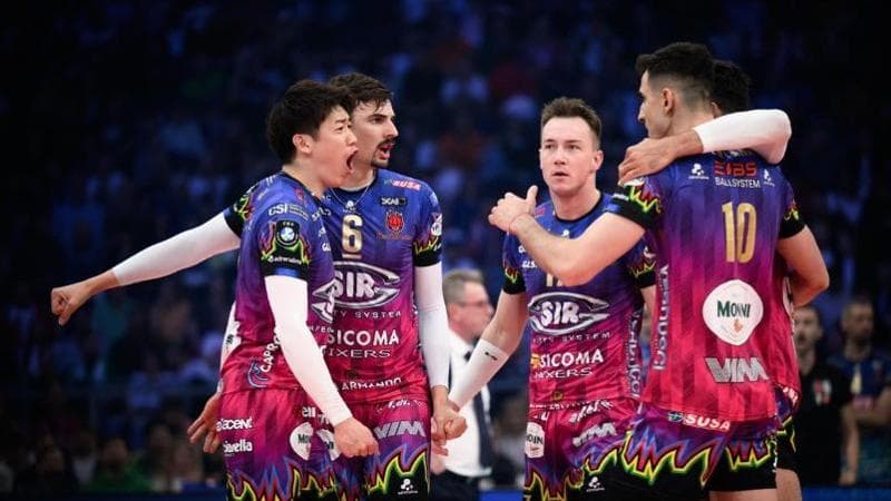 L'abbraccio dei giocatori di Perugia (foto Cev)