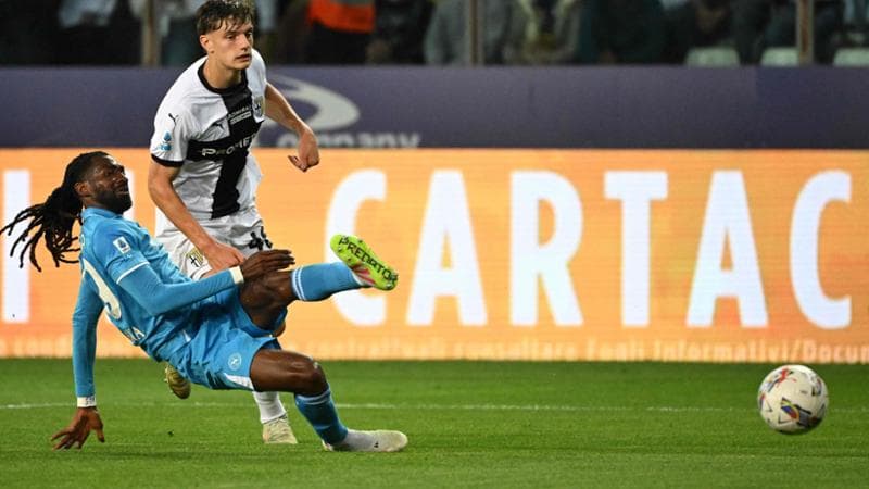 Zambo Anguissa e Giovanni Leoni