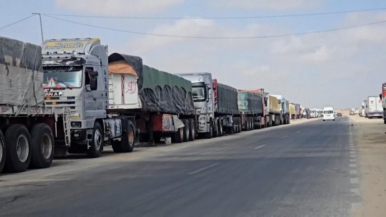 Gaza: centinaia di camion di aiuti pronti a entrare nella Striscia dopo l'ok di Netanyahu