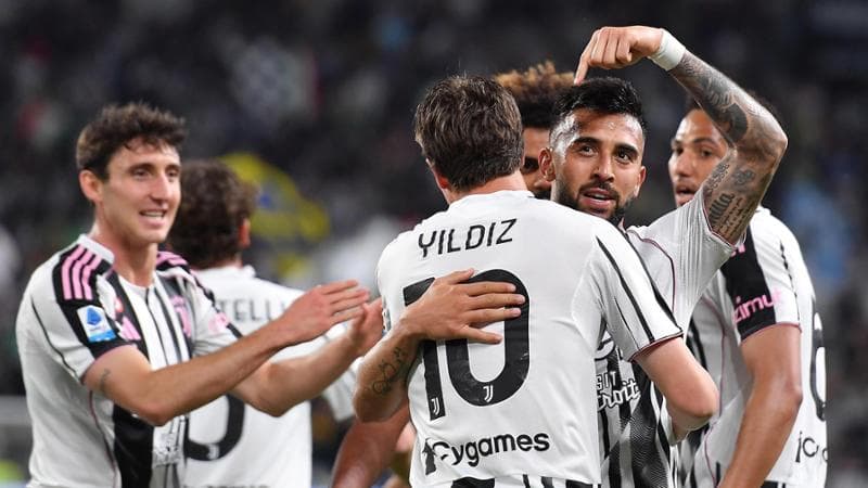 I giocatori della Juve esultano dopo il gol all'Udinese