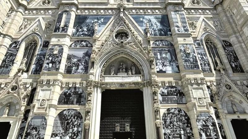 JR: “Che miracolo portare le facce della vera Napoli sul Duomo di San Gennaro”