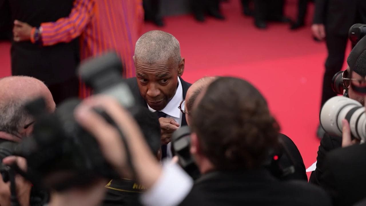 Cannes, Denzel Washington discute con un fotografo: la lite sul red carpet