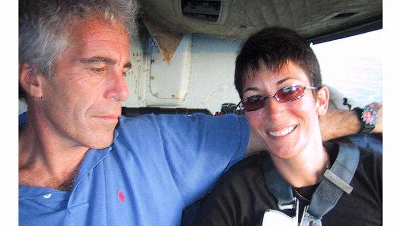 Caso Epstein, i vertici dell’Fbi da complottisti a bersaglio dei cospirazionisti