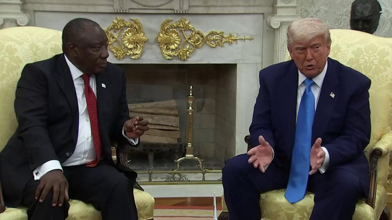 Trump parla di genocidio dei bianchi in Sudafrica e insulta i media: "Tutti idioti, non ne parlano"