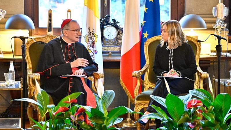 La difficile tela di Meloni sui colloqui in Vaticano. La Russia: nessun invito