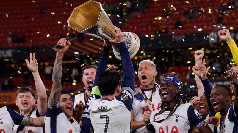 Il Tottenham vince l'Europa League. Manchester United battuto da un gol di Johnson. Vicario super - la