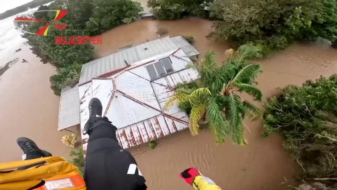 Australia, alluvione nel Nuovo Galles del Sud: anziana salvata dall'intervento dell'elisoccorso