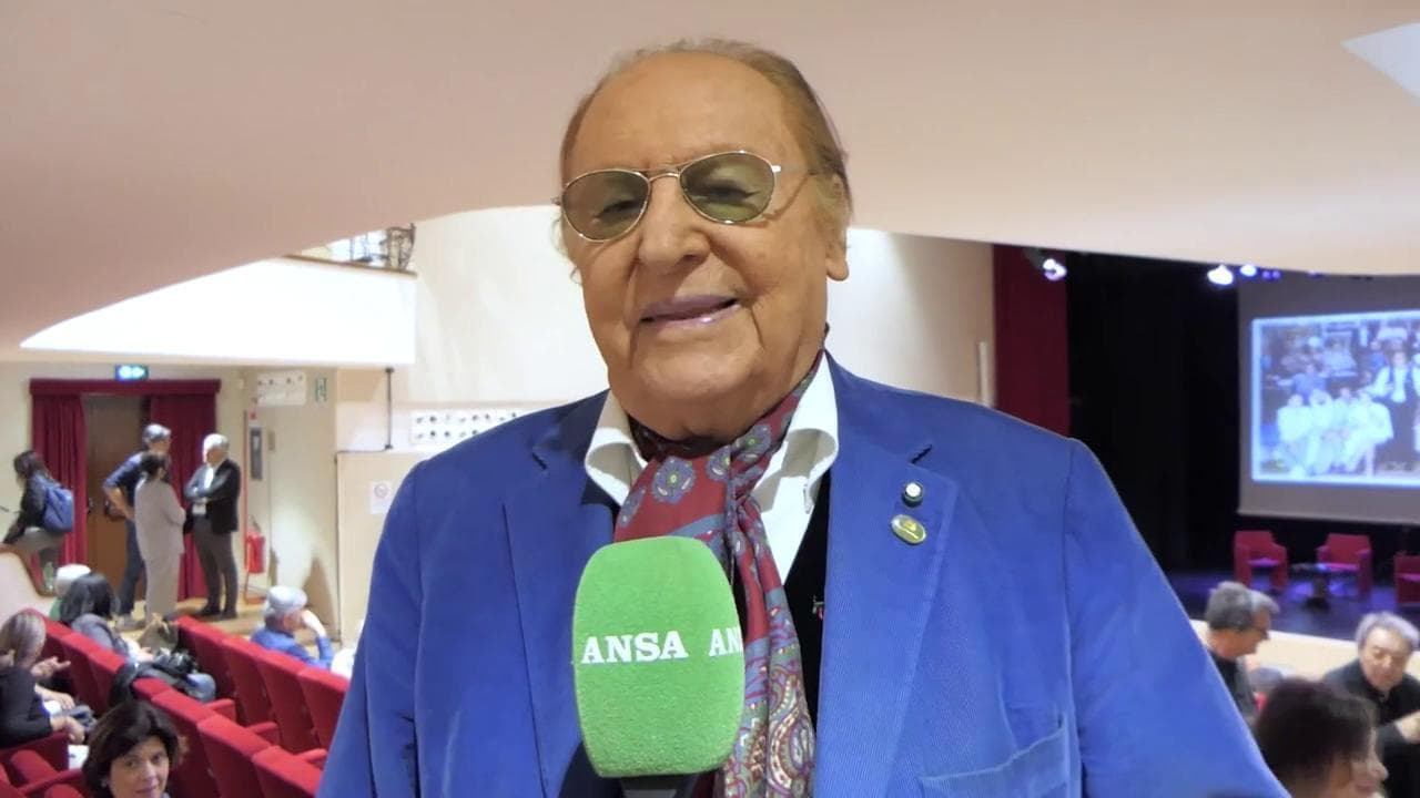 40 anni di Quelli della Notte, Arbore: "Un ritorno? Servirebbero complici. Ma l'erede è Fiorello"