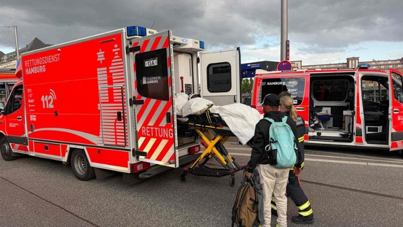 Attacco col coltello in stazione ad Amburgo, media: 17 feriti, fermata una donna