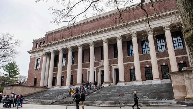 Harvard fa causa al governo Usa: “Lede la libertà di espressione”