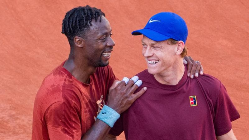 Jannik Sinner al Roland Garros con Gael Monfils
