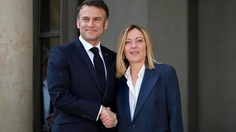 Meloni parla con Macron, un’alleanza obbligata per rispondere agli Usa