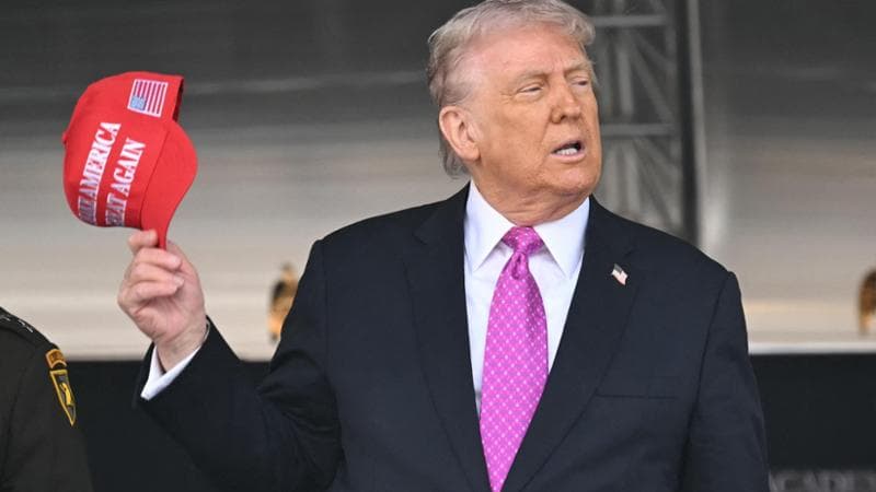 Trump, il gala per i soci della sua criptovaluta è un flop. E il valore del token crolla