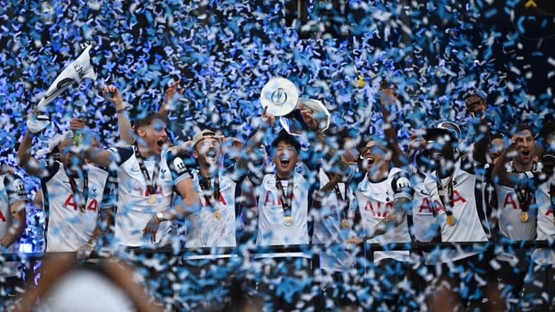 La festa del Tottenham nelle strade di Londra