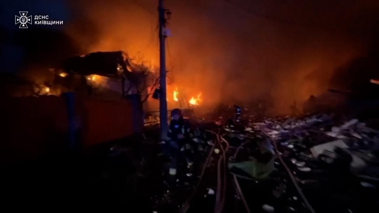 Ucraina, la distruzione nella regione di Kiev dopo l'attacco russo con missili e droni