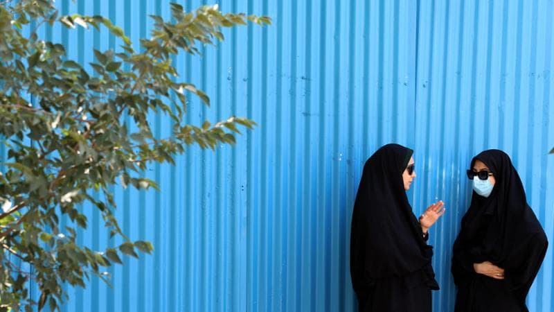 Iran, la controversa legge sul velo bloccata dal Consiglio di sicurezza nazionale