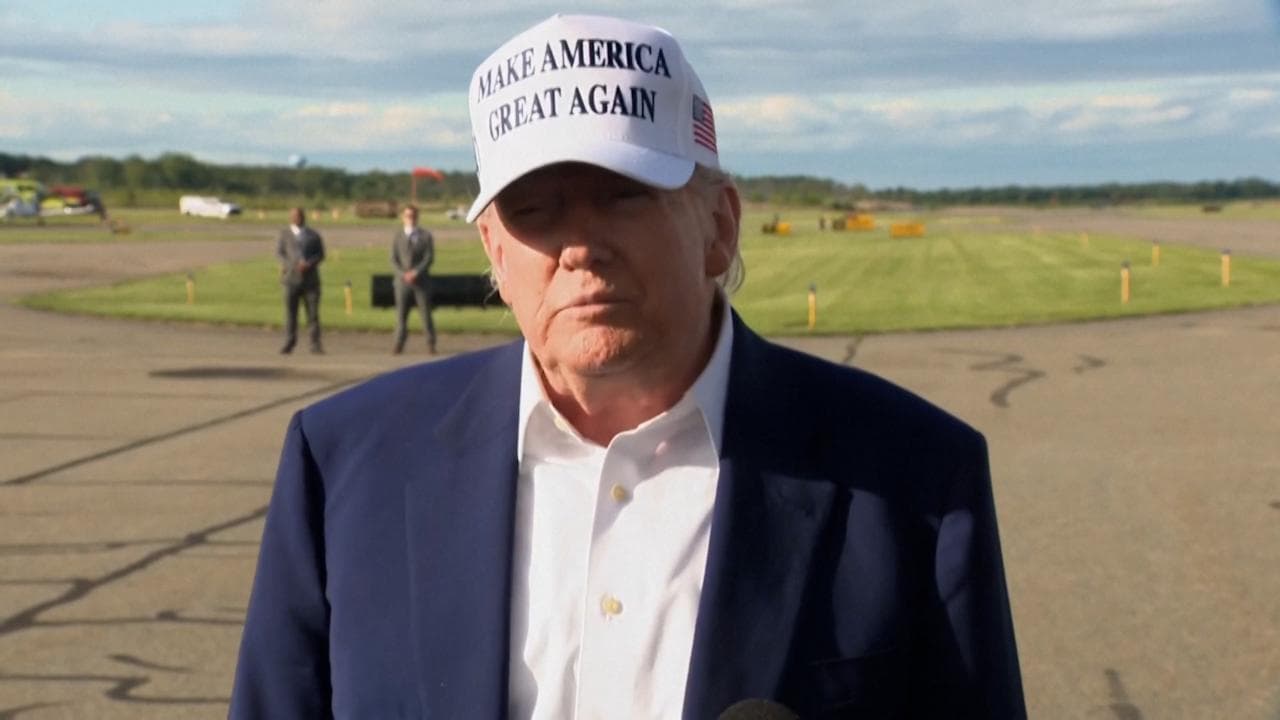 Trump congela i dazi: “Von der Leyen mi ha chiamato, un altro mese all’Ue per trattare”