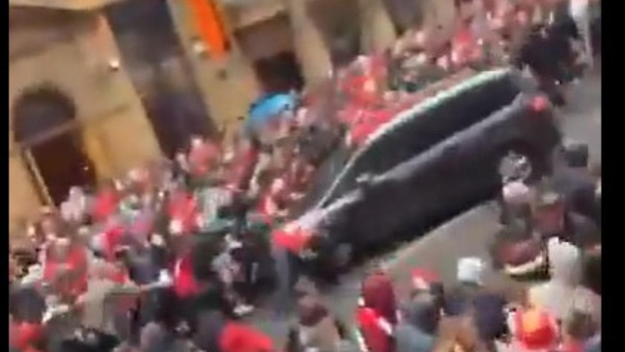 Liverpool, l'auto sulla folla: le riprese dal basso mostrano il drammatico impatto