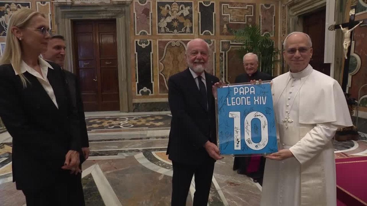 Il Napoli in visita dal Papa: Leone XIV riceve la maglia numero 10 dei campioni d'Italia